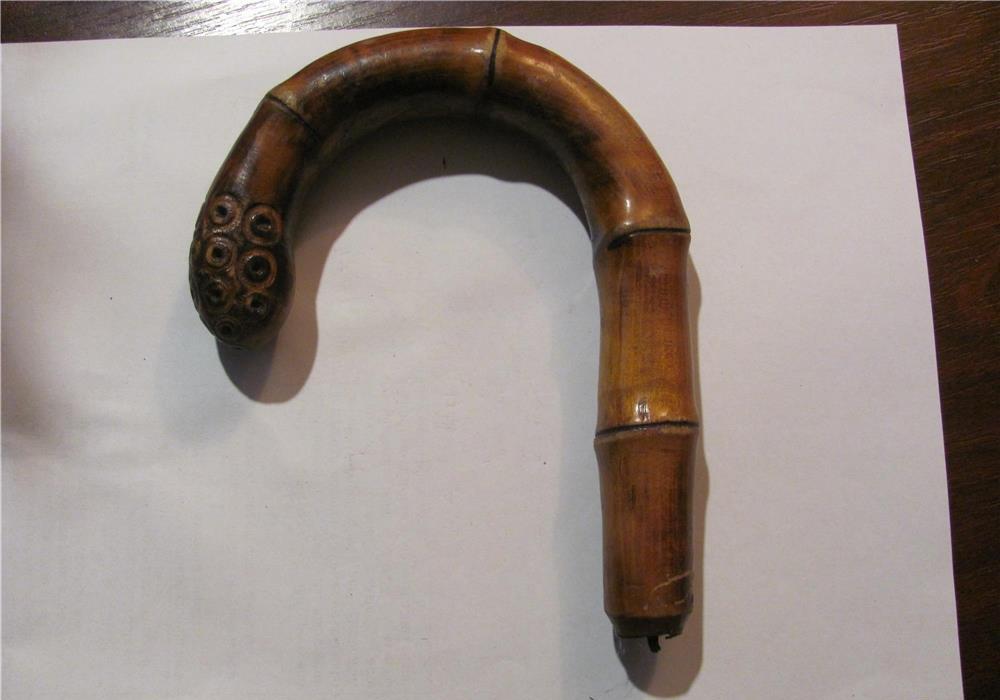 Maner vechi din lemn pentru baston / model frumos sculptat