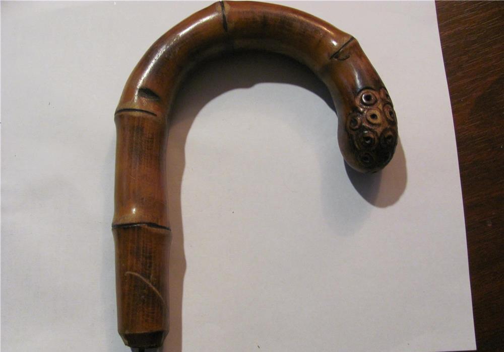 Maner vechi din lemn pentru baston / model frumos sculptat