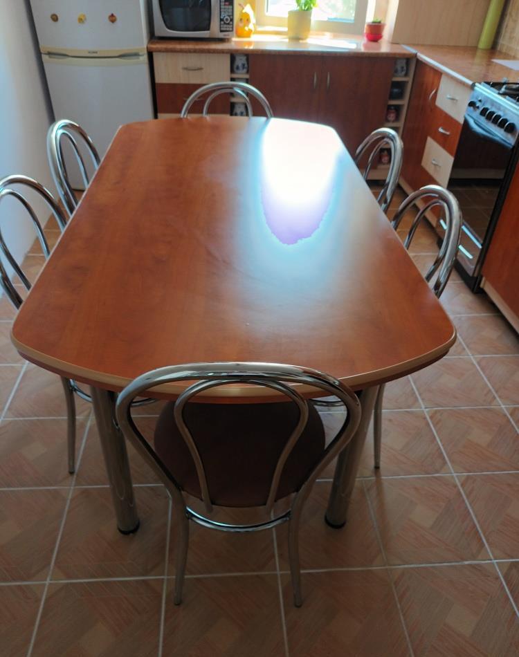 Masa bucatarie,sufragerie