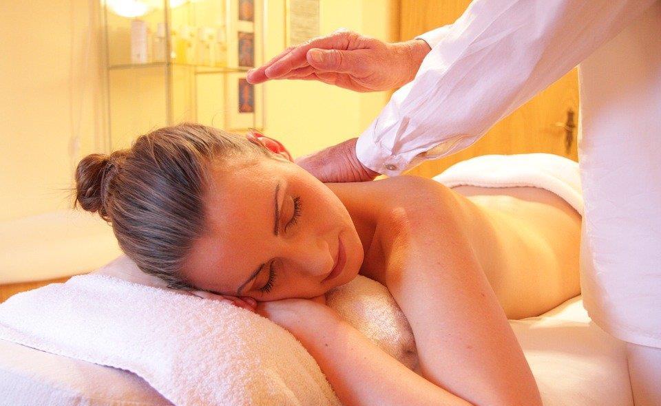 Masaj tantric si general pentru femei vizite la hotel si la domiciliu Trainer-profesor de masaj