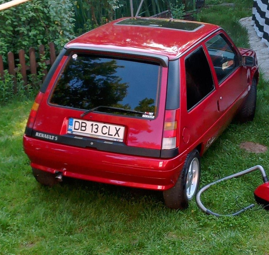 Mașină clasică de colecție Renault 5