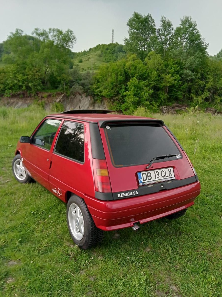 Mașină clasică de colecție Renault 5