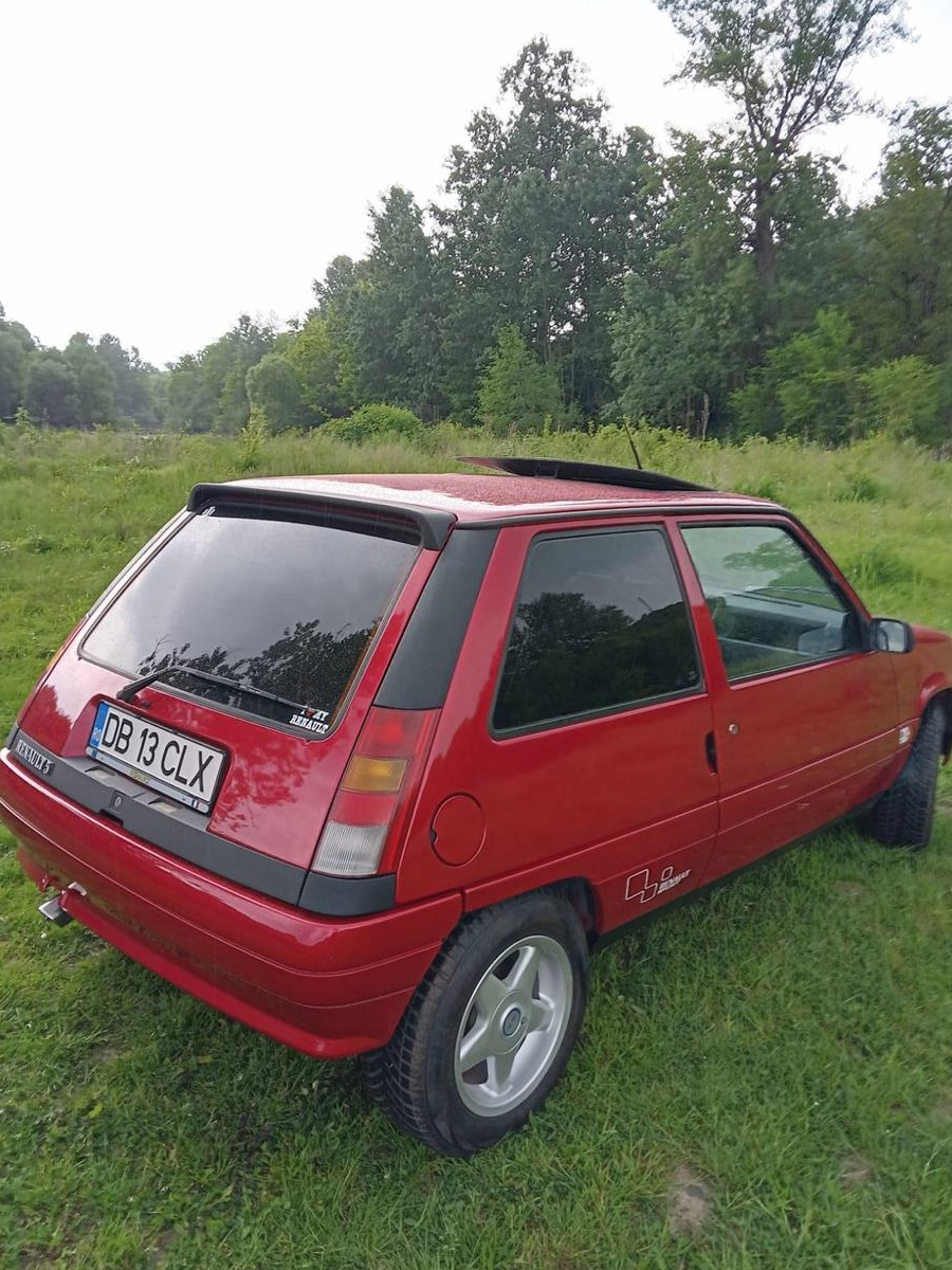 Mașină clasică de colecție Renault 5