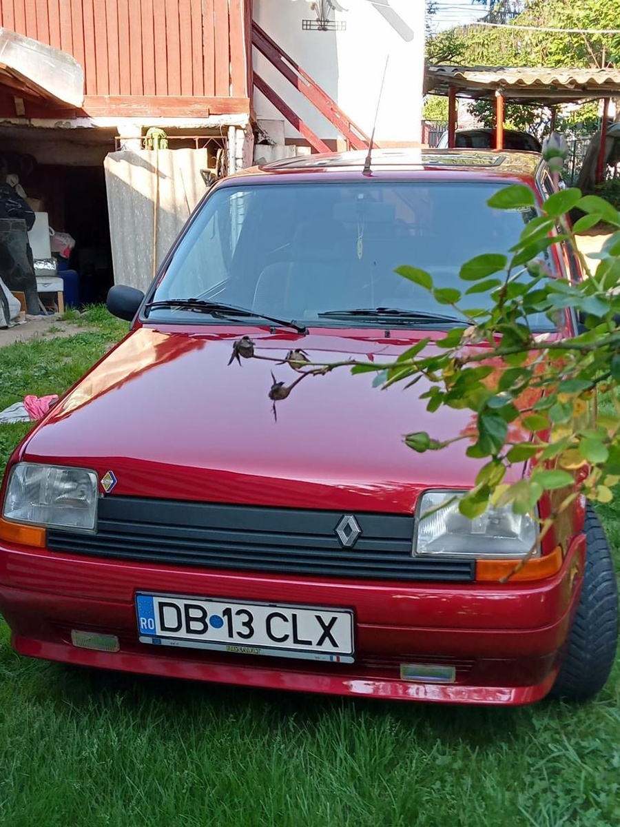 Mașină clasică de colecție Renault 5