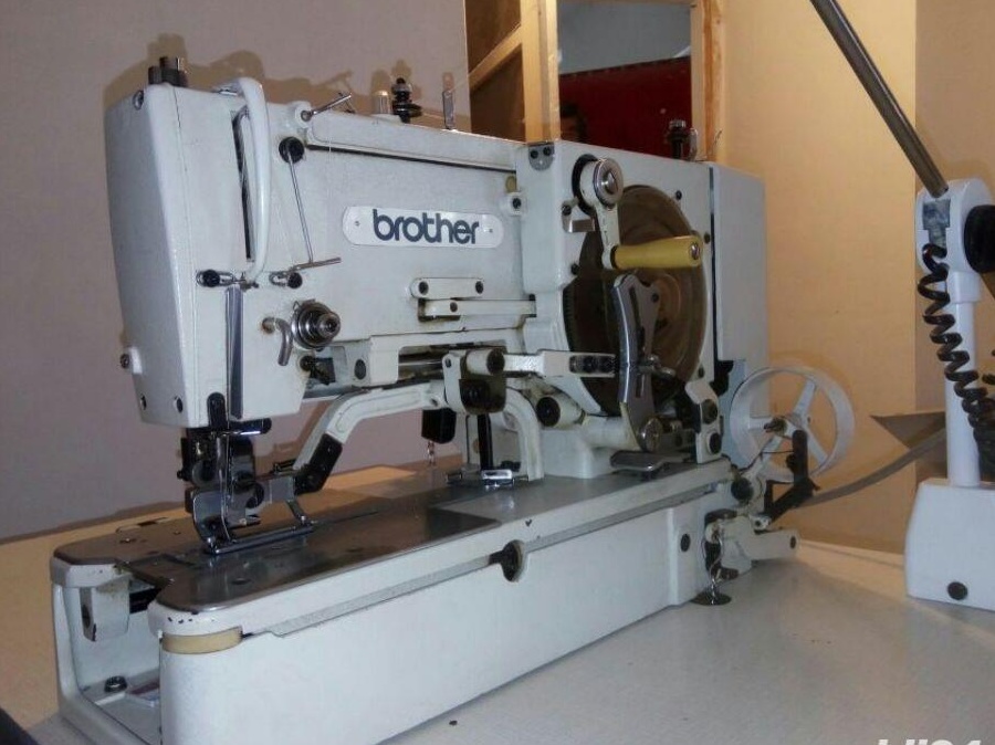 Masina de cusut butoniera