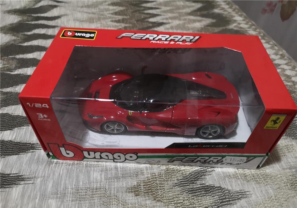 Mașina metalică La Ferrari