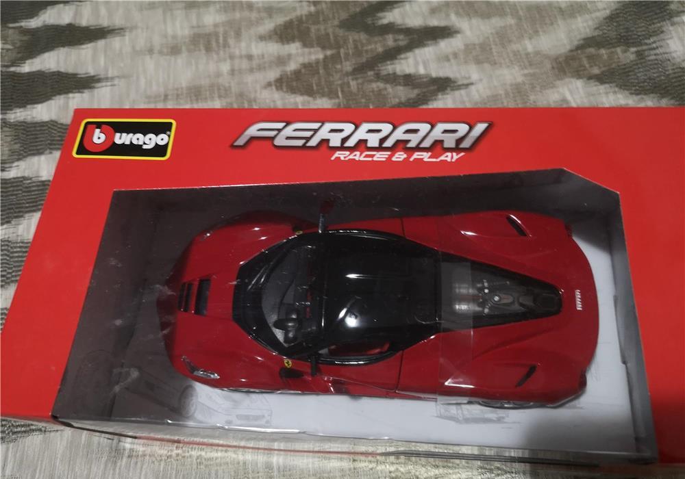 Mașina metalică La Ferrari