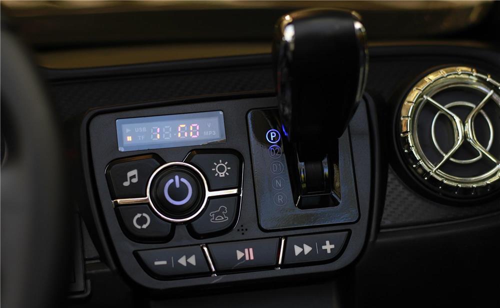 Masinuta electrică pentru 2 copii, Mercedes X-Class 4x45W 12V 10Ah