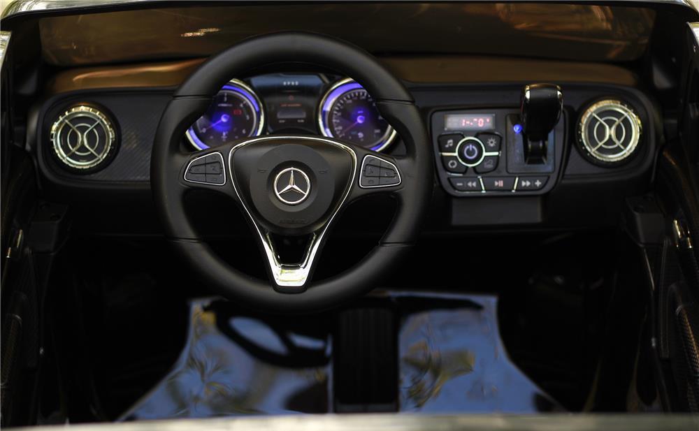 Masinuta electrică pentru 2 copii, Mercedes X-Class 4x45W 12V 10Ah