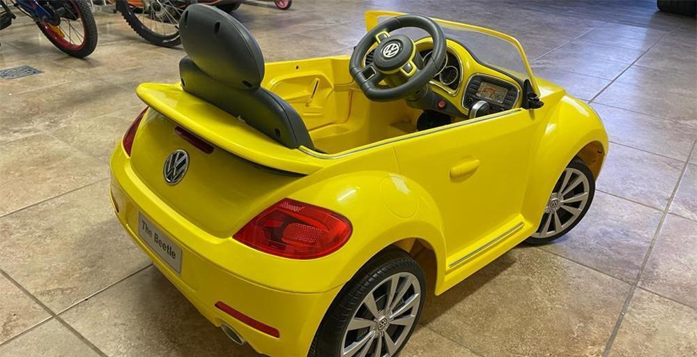 Masinuta electrica pentru copii cu telecomanda si pedale VW Beetle galbena