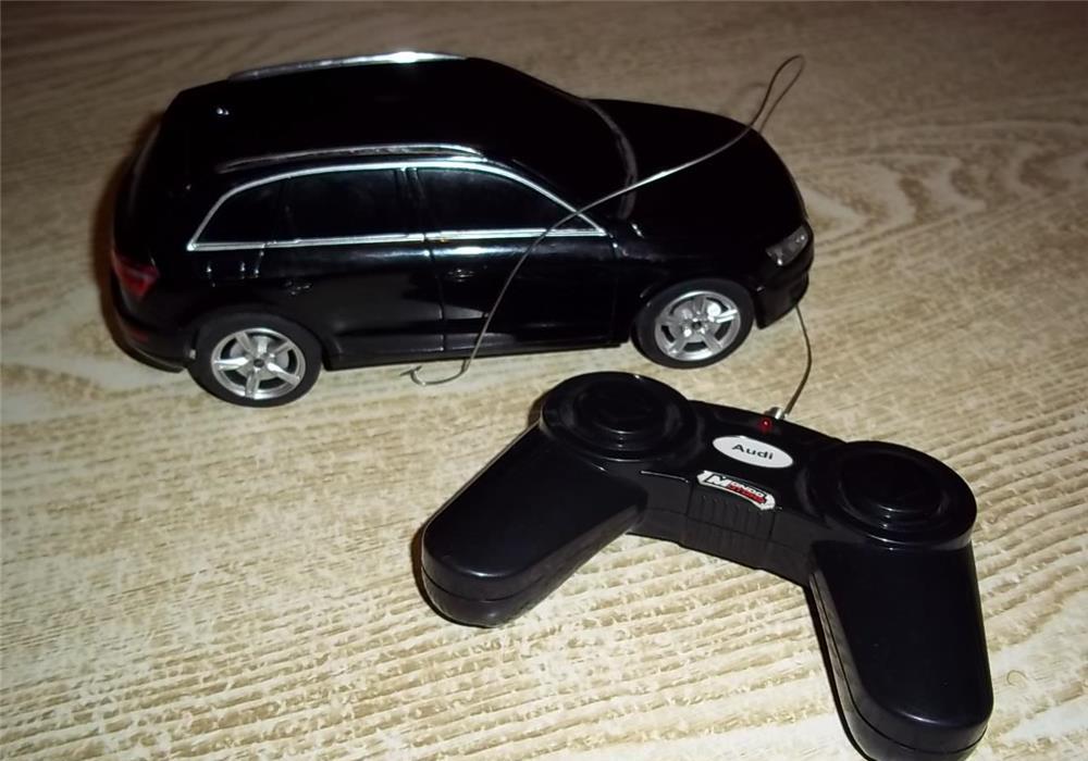 Masinuta teleghidata AUDI Q5