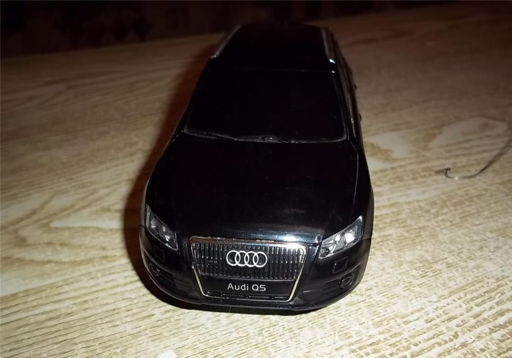 Masinuta teleghidata AUDI Q5