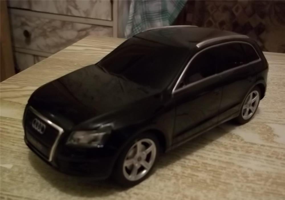 Masinuta teleghidata AUDI Q5