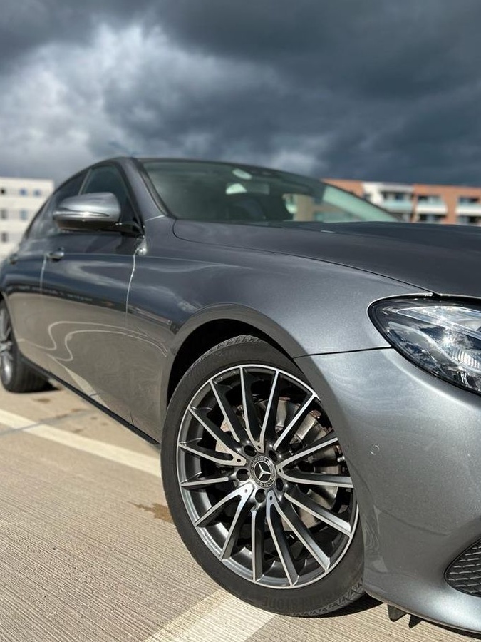 Mercedes-Benz E 220 d 4Matic T 9G-TRONIC