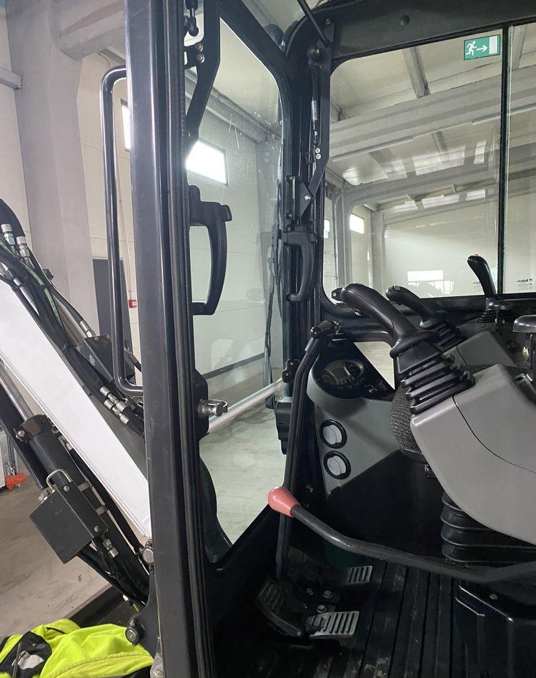 Miniexcavatoare Bobcat E26