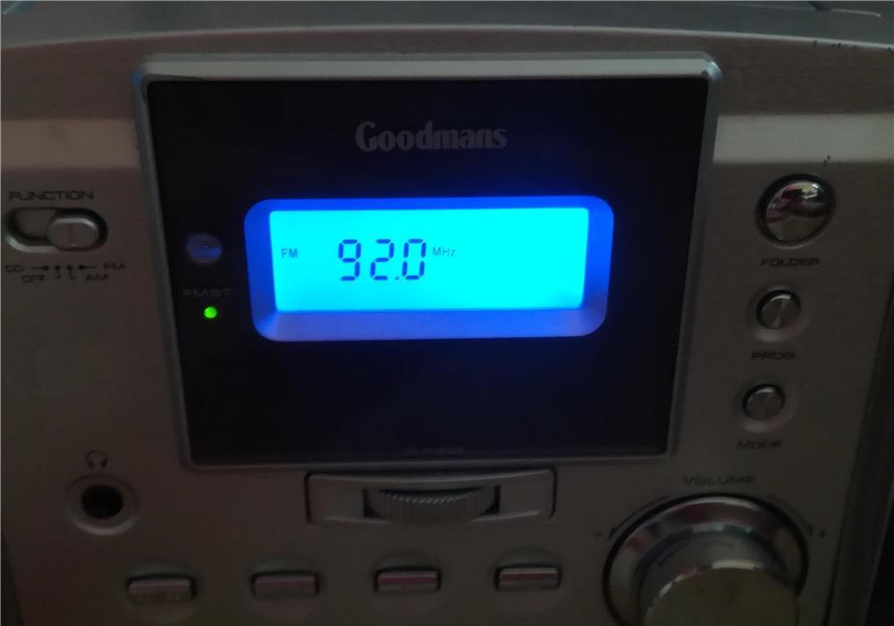 minisistem audio GOODMANS,adus din UK. Radio,CD 2 boxe detasabile se aude perfect 100 lei
