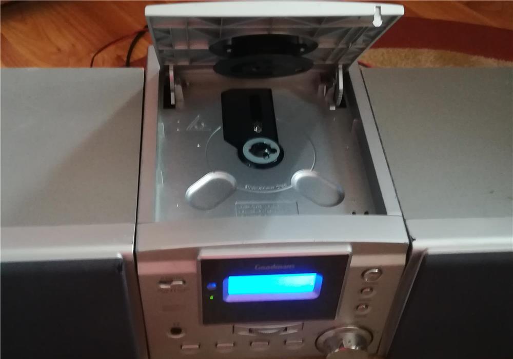 minisistem audio GOODMANS,adus din UK. Radio,CD 2 boxe detasabile se aude perfect 100 lei