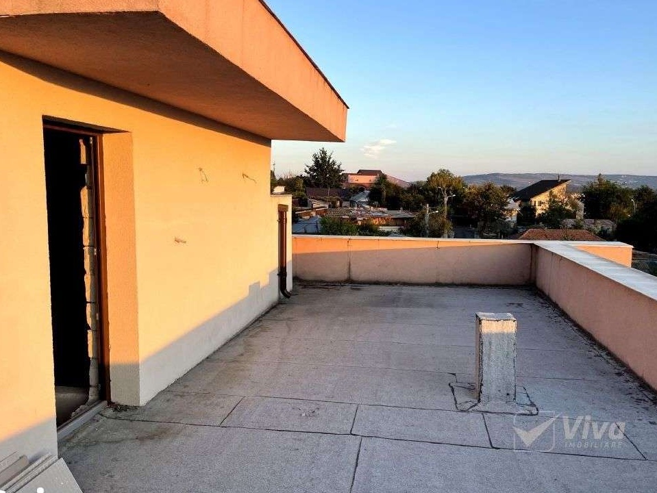 Moara de Vant-Little Texas, cladire DPE, 230 mpu, 5 cam, teren 350mp;