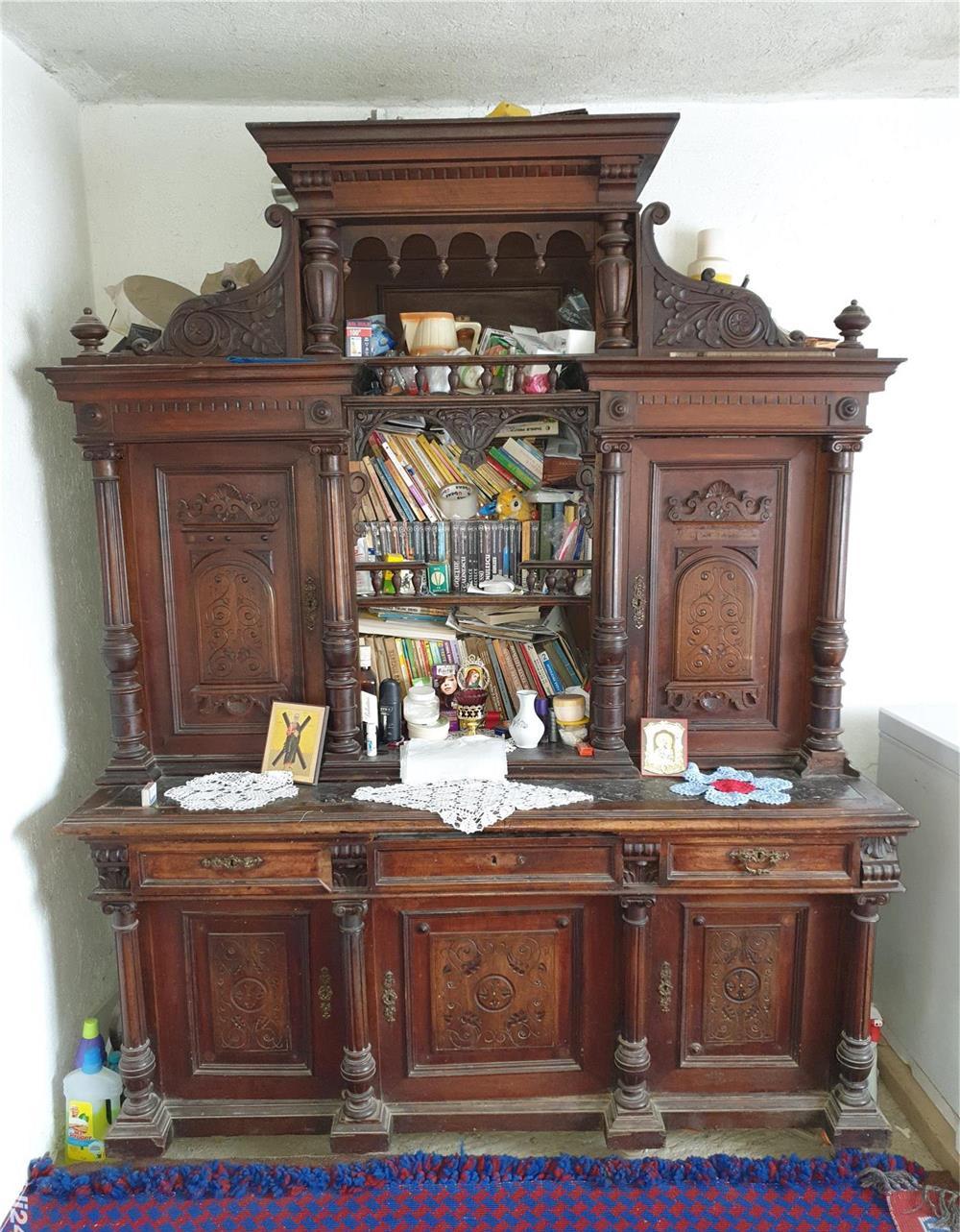 Mobilier de colectie