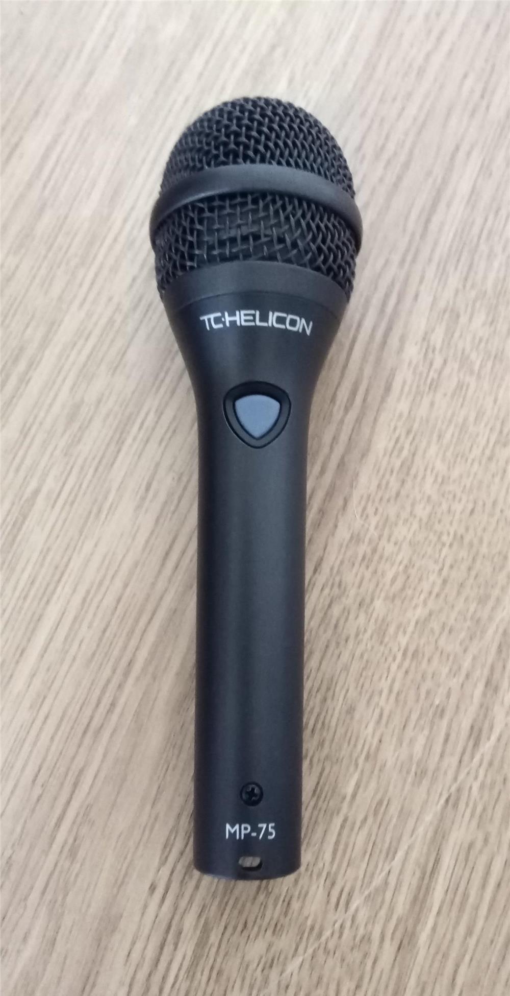 Modificator voce ,cor, efecte vocale si compus muzica Voice Live TC-Helicon  cu Microfon.