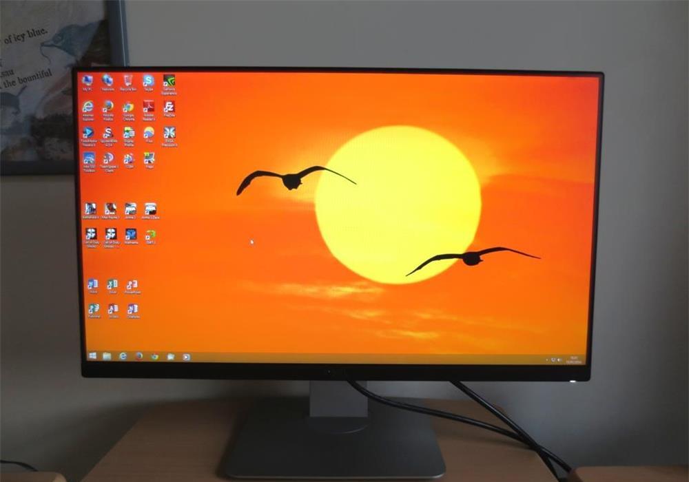 Monitor gama profesionala dell 24" suport reglabil, usb, dvi/hdmi, display port