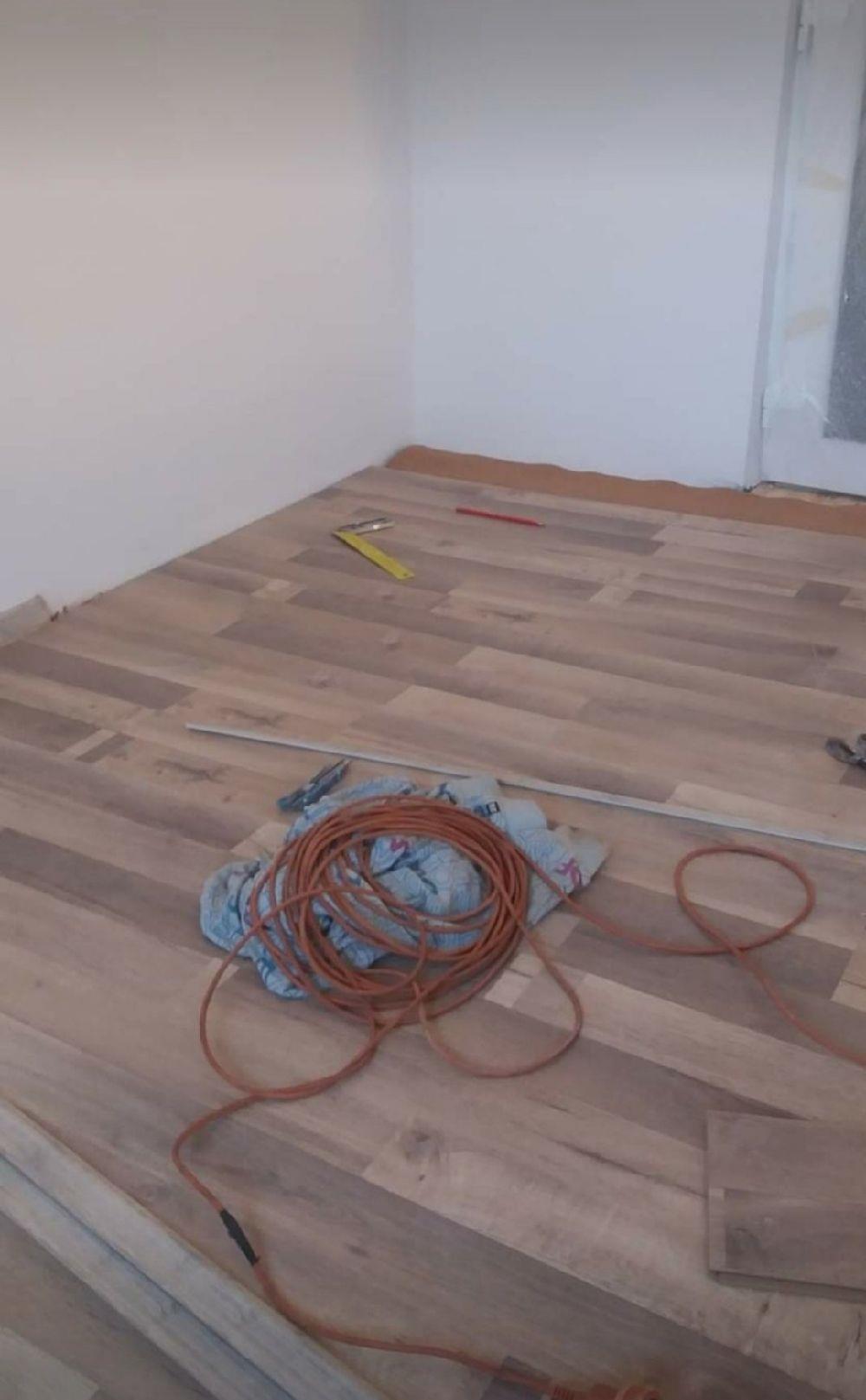 Montam Parchet laminat / Finisaje interioare