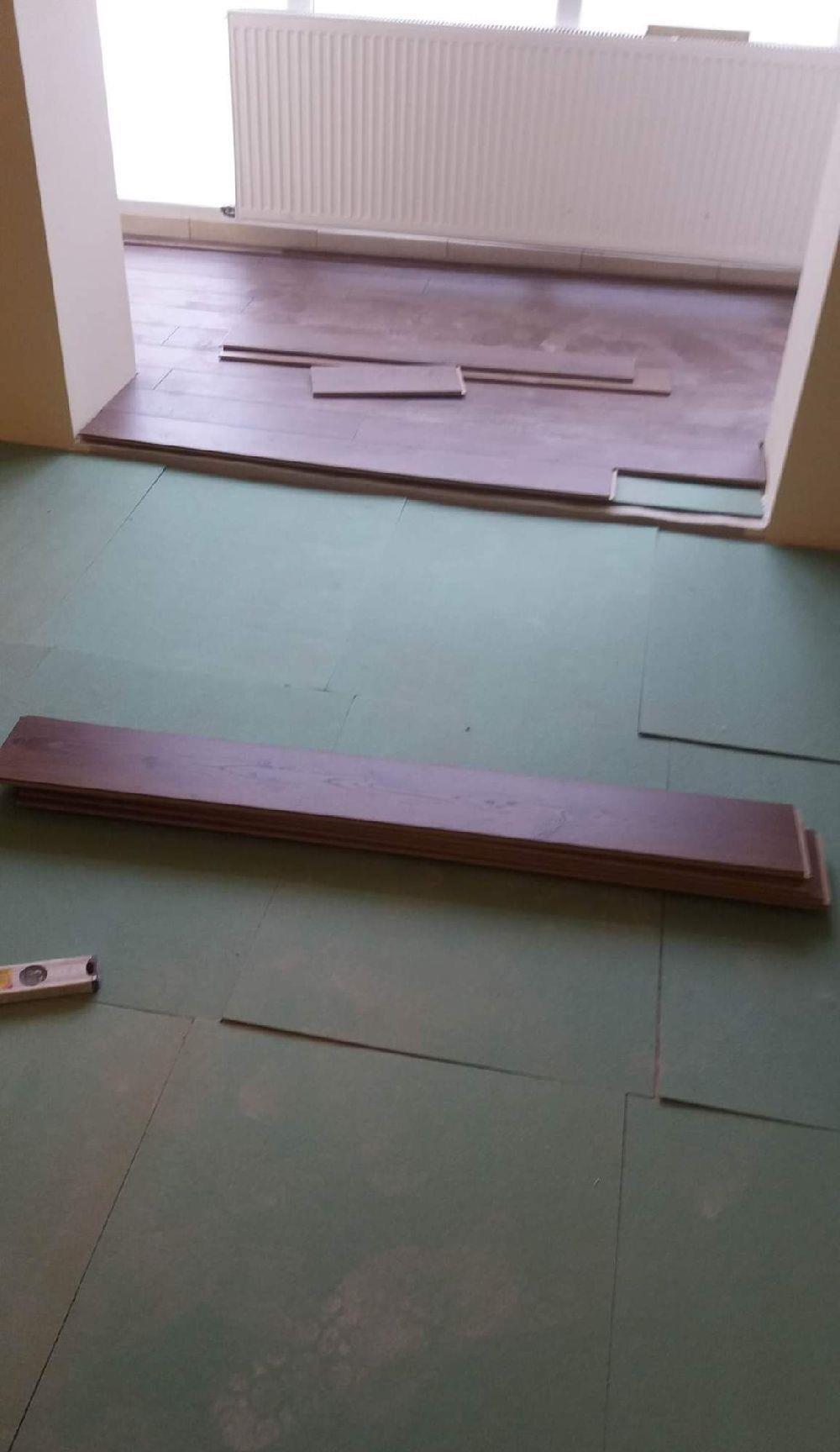 Montam Parchet laminat / Finisaje interioare