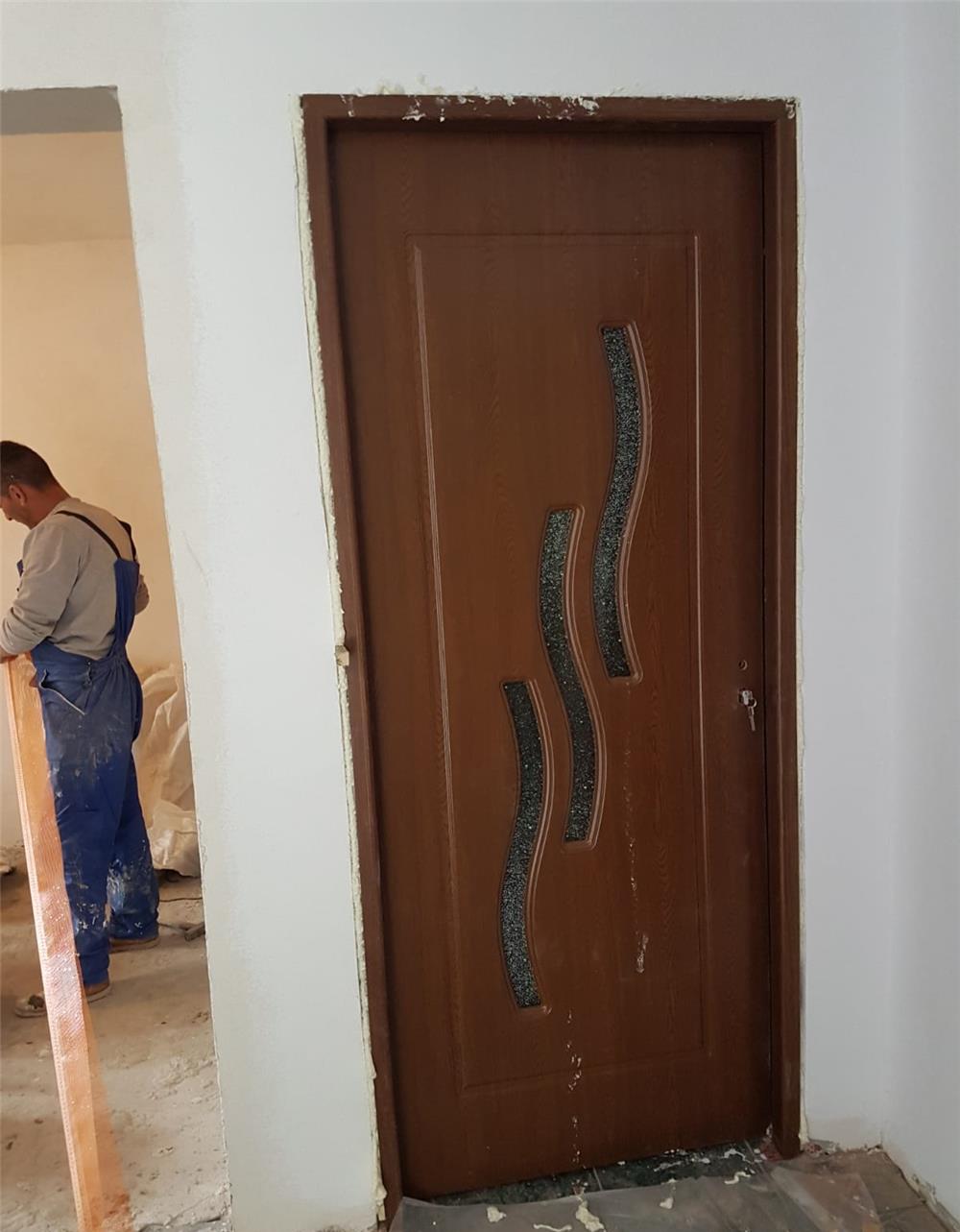 Montam parchet,uși interior,mobila,confecționăm plase insecte