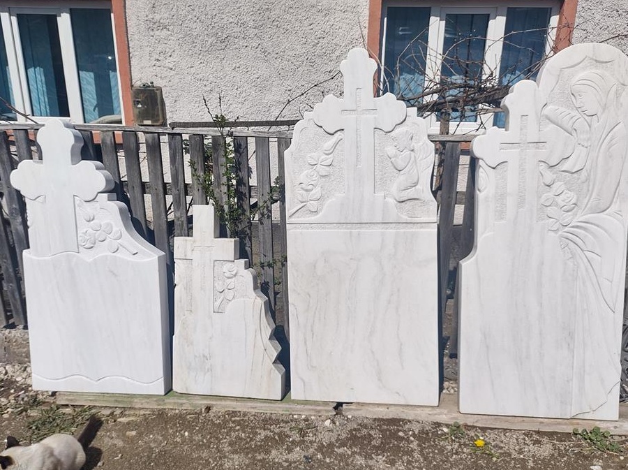 Monumente funerare marmura