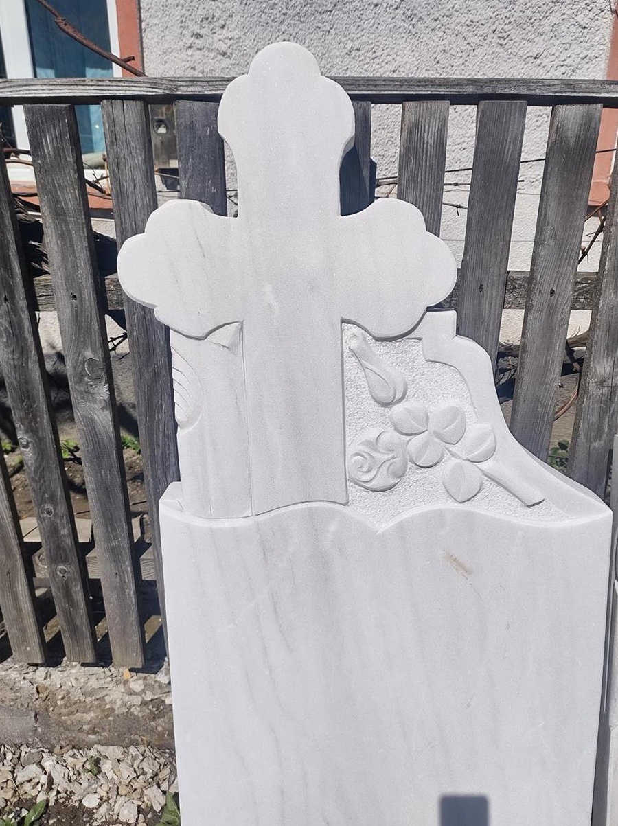 Monumente funerare marmura