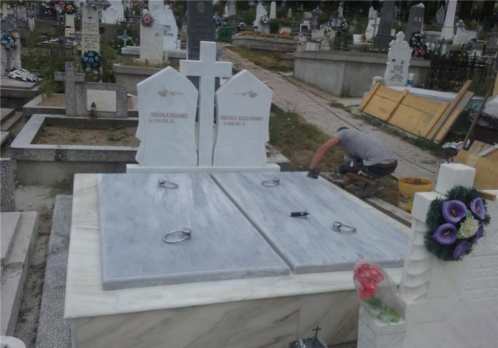 monumente funerare marmura si granit