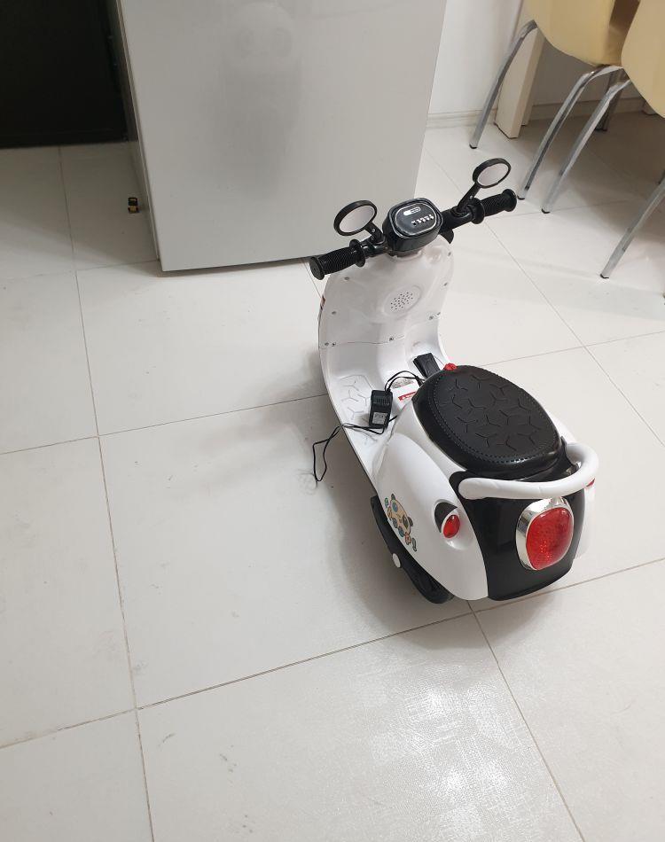 Motocicleta electrica pentru copii