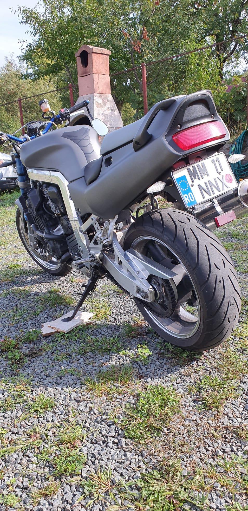 Motocicleta GSXR 750 w