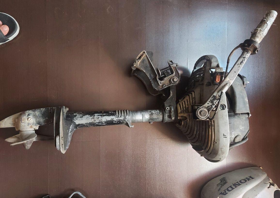 Motor barcă HONDA pentru piese,necesita reparație!