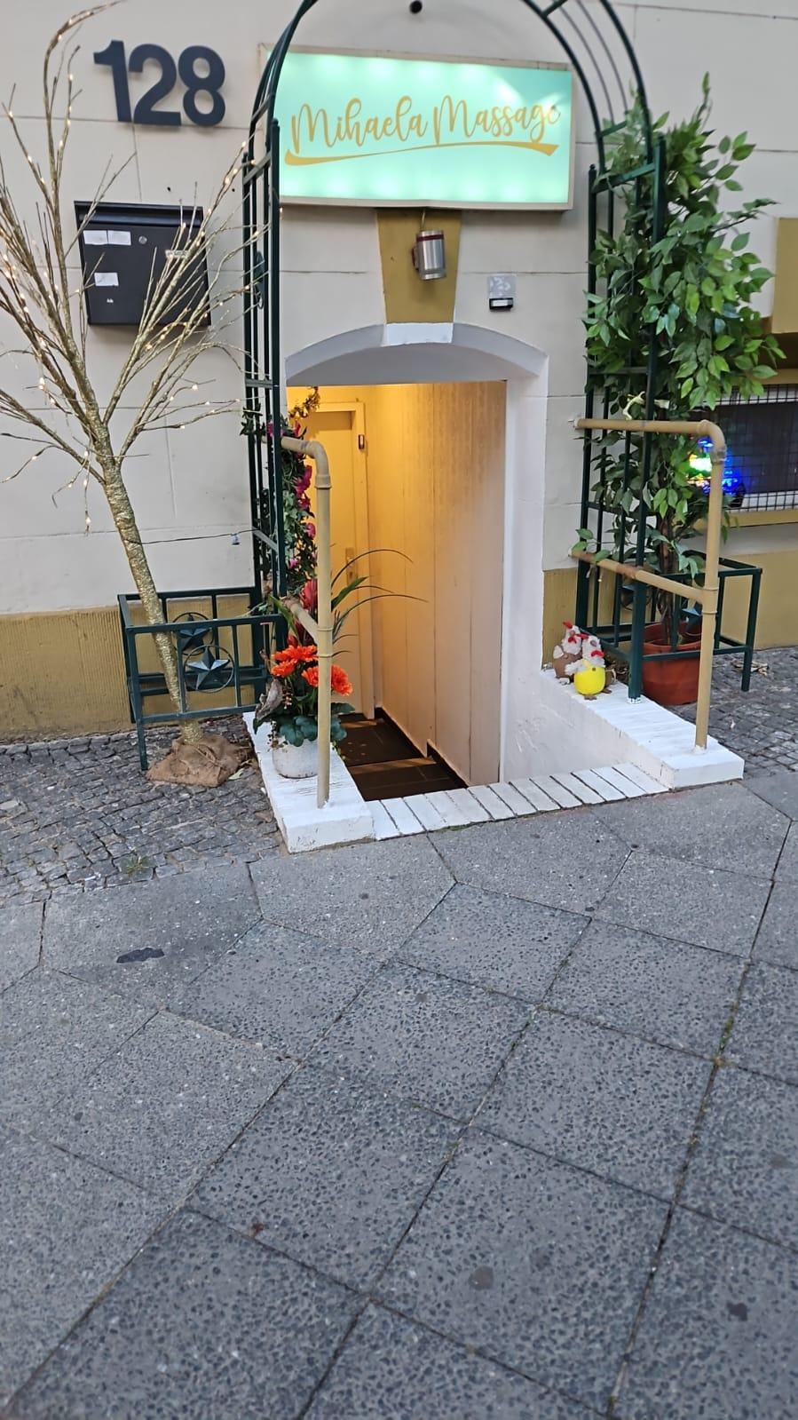 Munca in domeniul erotic pentru fete la Berlin