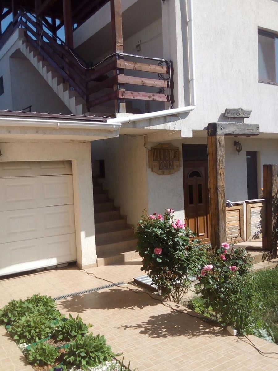 Navodari: Vila de locuit/Casa de vacanta/Sediu firma, P+1+M (2 apart.+terasa mansardata),558 /mp Sc