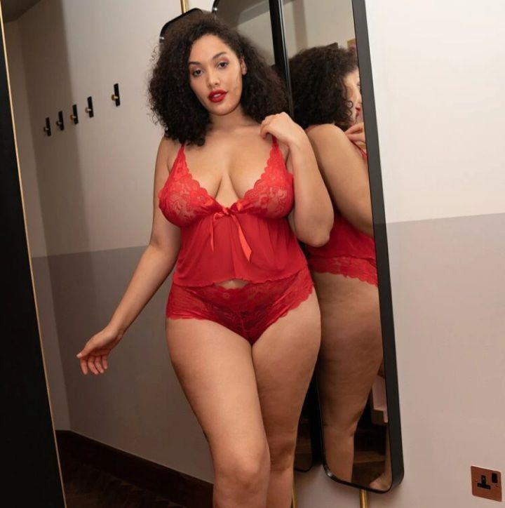 new acum venita pentru 2 zile in orasul tau bruneta seducatoare corina