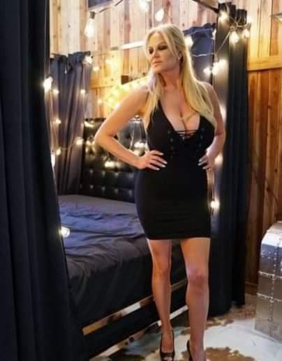new blonda matura selecta foarte discreta singura in locatie