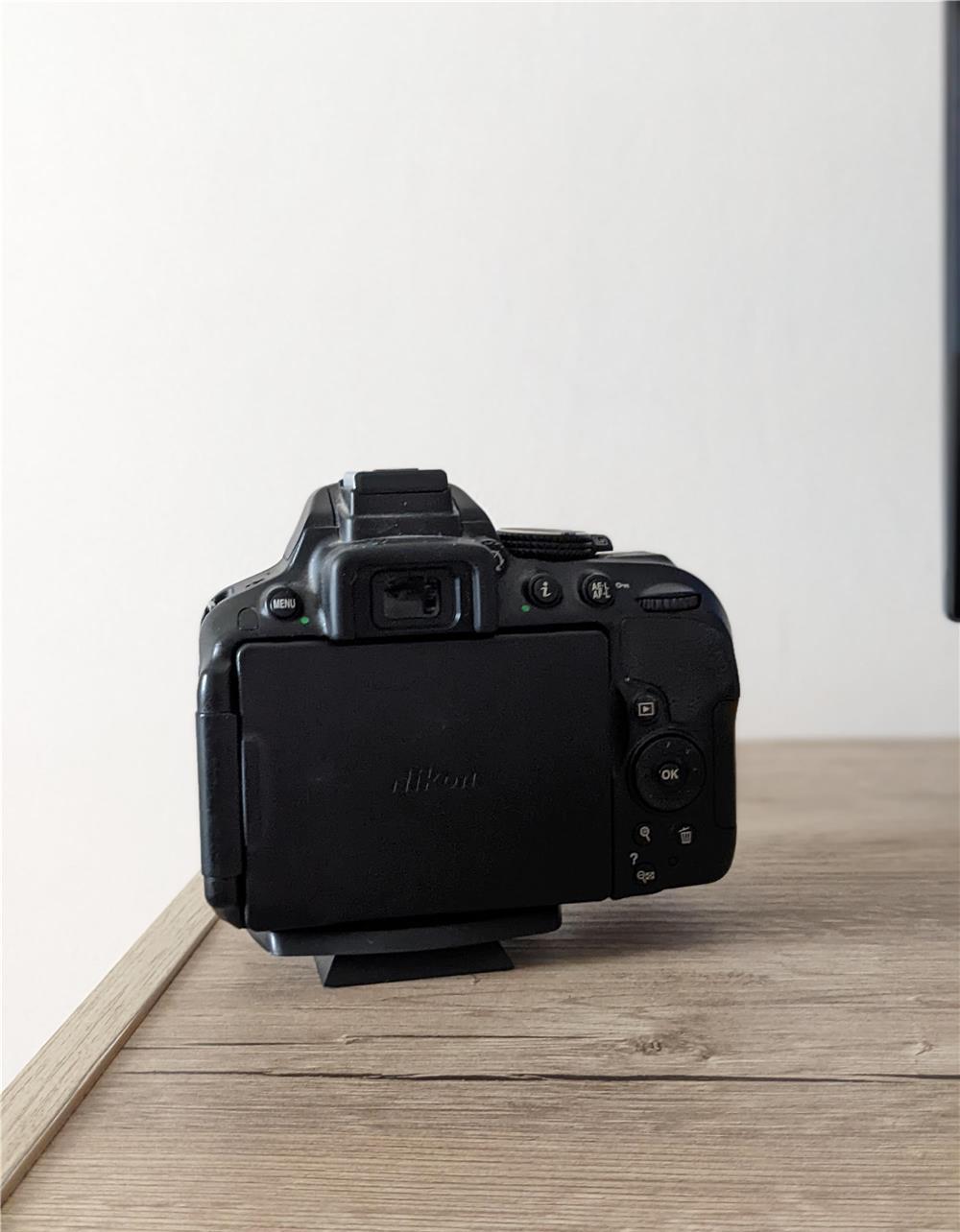 Nikon d5300 body cu doar 8000 cadre