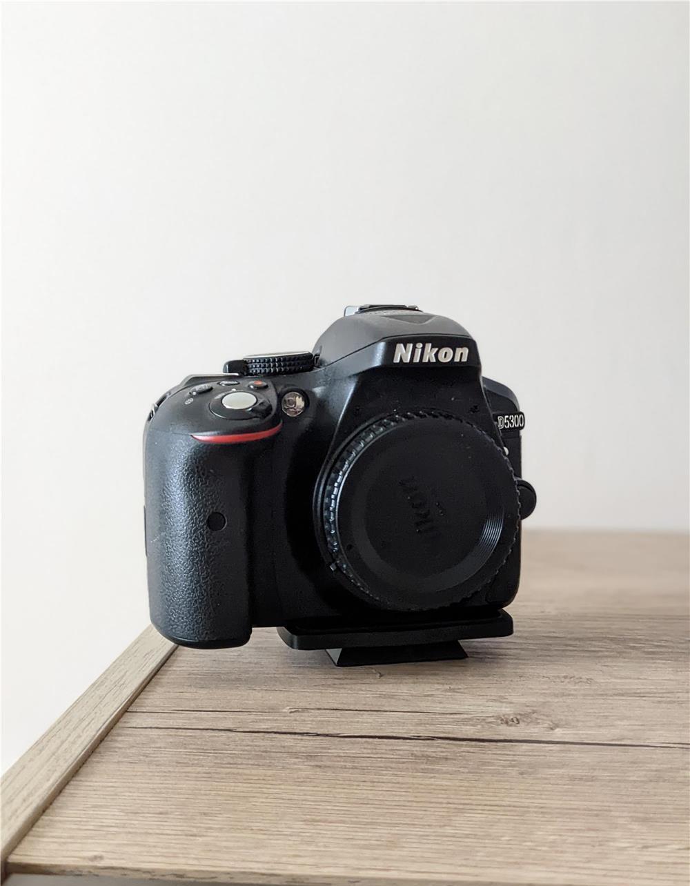 Nikon d5300 body cu doar 8000 cadre
