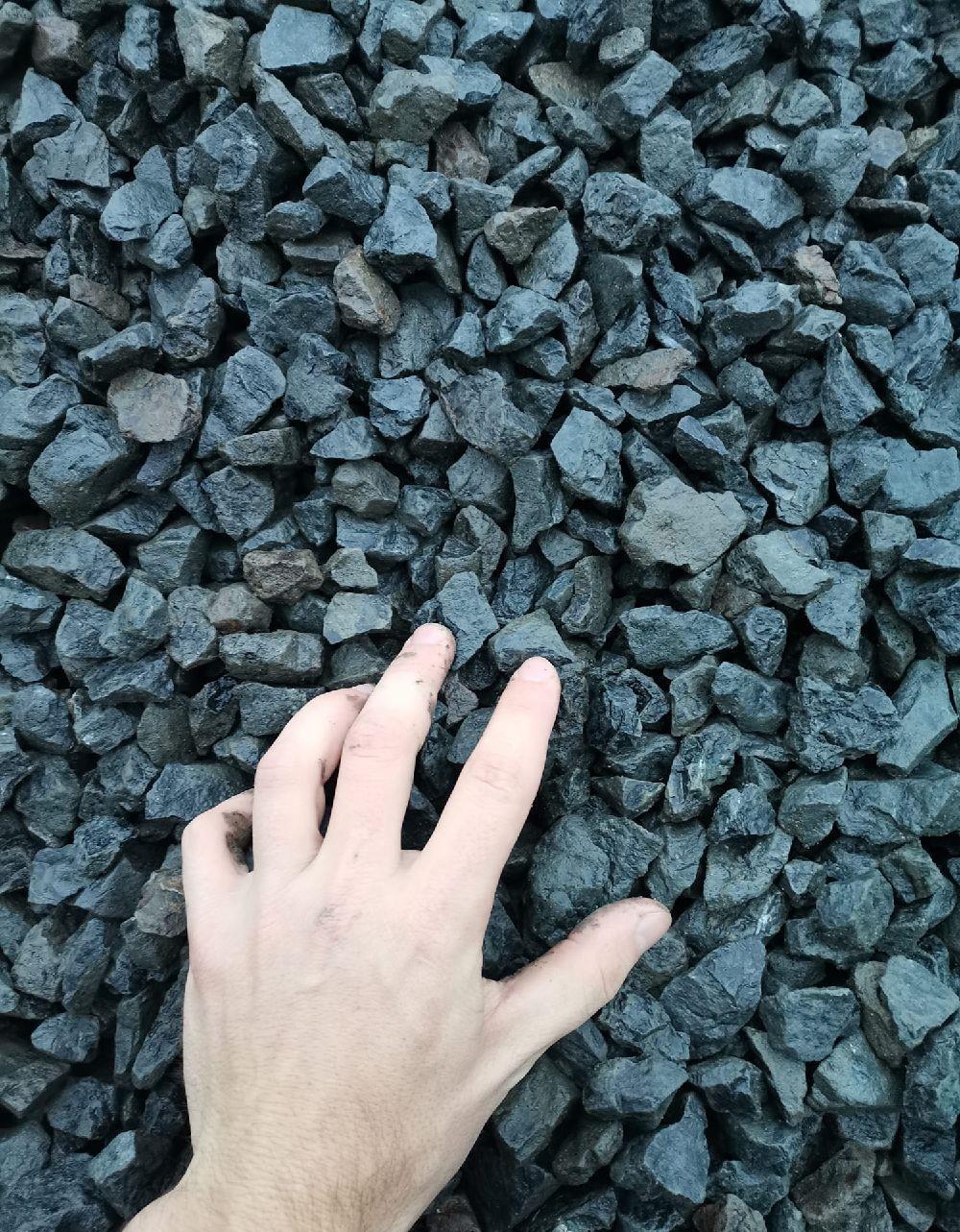 Nisip sort piatră concasată moloz pământ galben nisipos negru mraniță