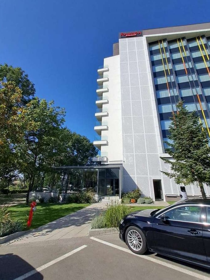 NOU ! Spatiu comercial la parterul noului Hotel Ramada !
