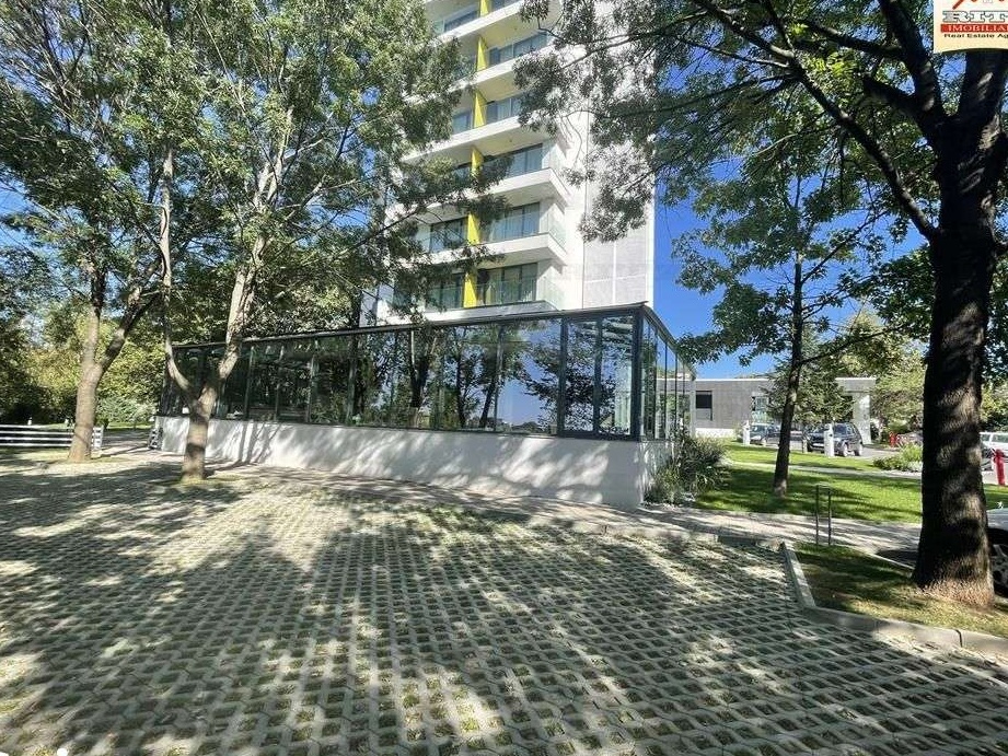NOU ! Spatiu comercial la parterul noului Hotel Ramada !