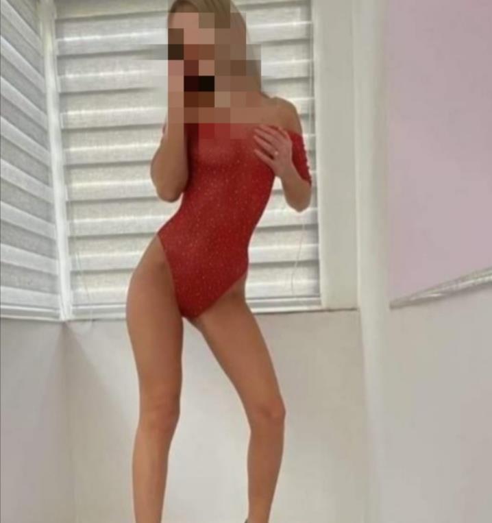 Nouă în oraș. blondă slim