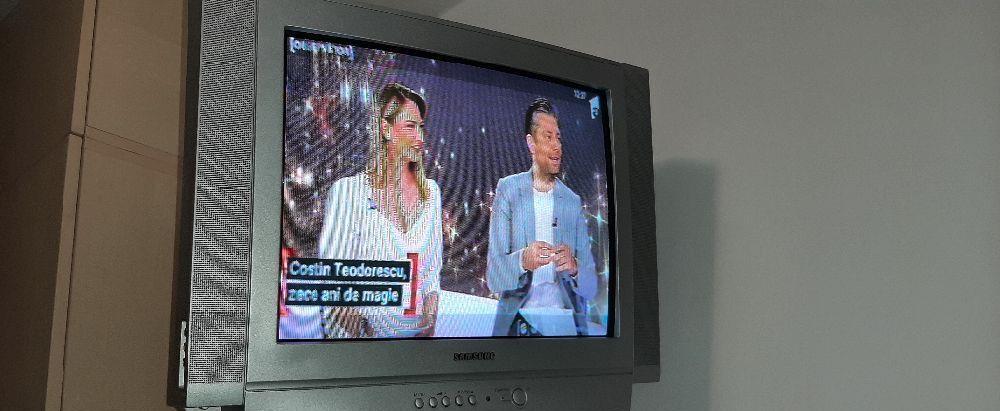 Nou,Televizor Samsung cu suport de perete.