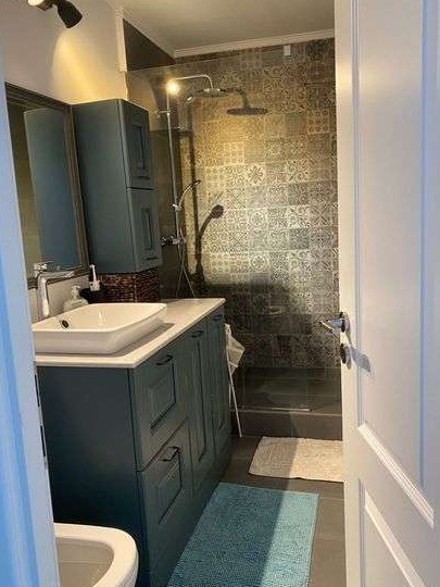 Ofer spre închiriere apartament 2 camere(transformat în 3 camere)