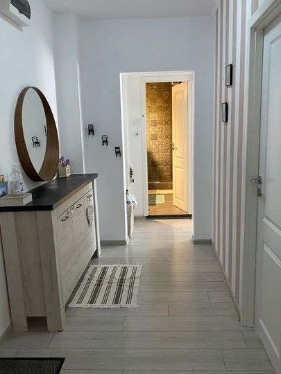 Ofer spre închiriere apartament 2 camere(transformat în 3 camere)