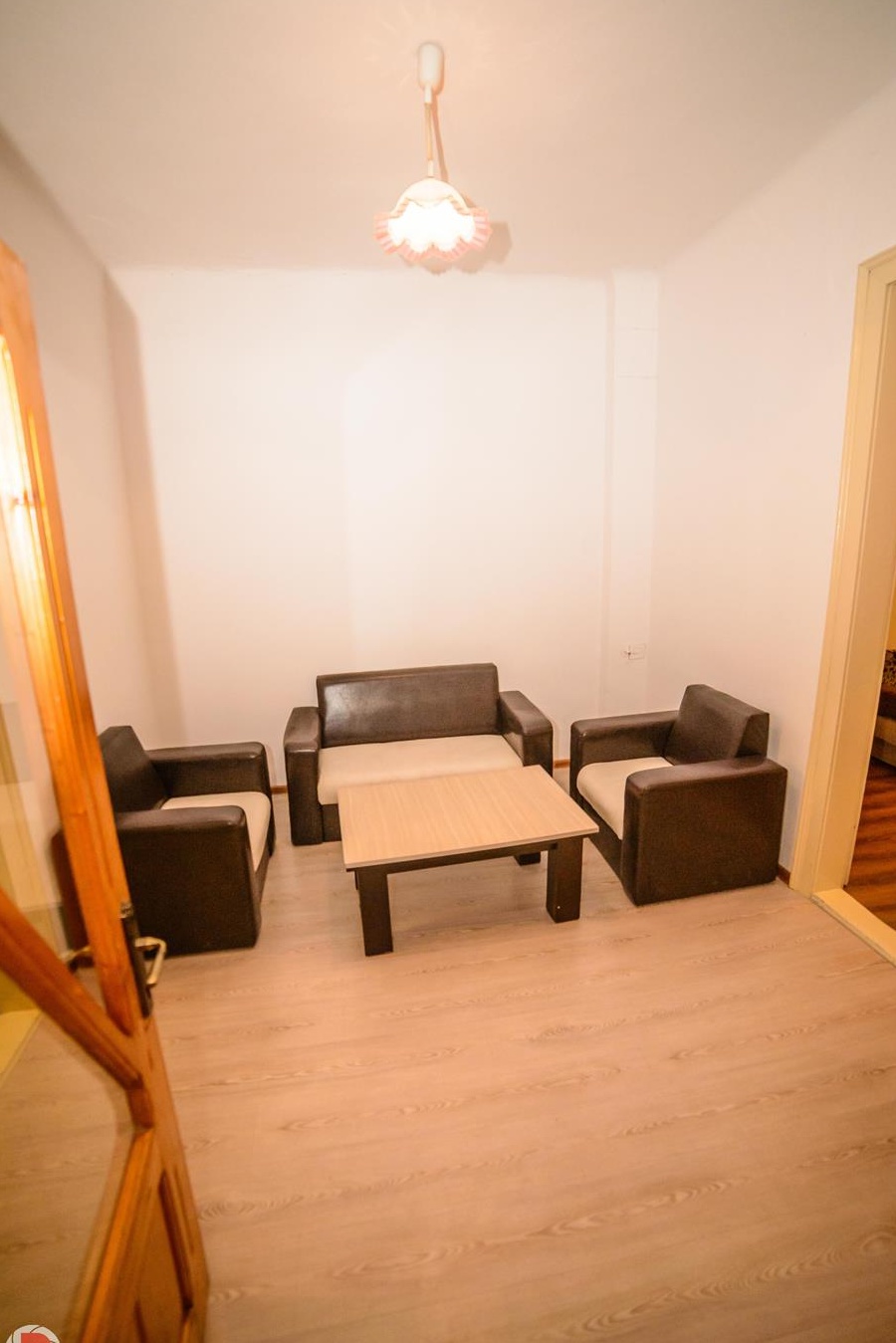 Ofer spre inchiriere casa 3 camere cu dependinte, zona centrala, Drobeta Turnu Severin