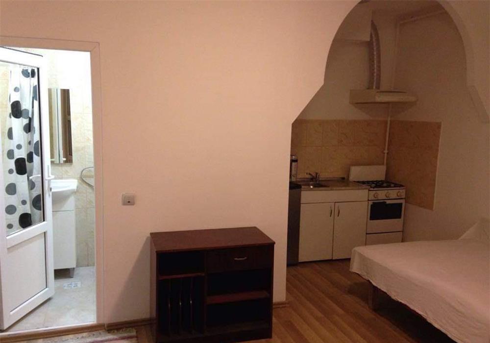Ofer spre inchiriere garsoniera la casa
