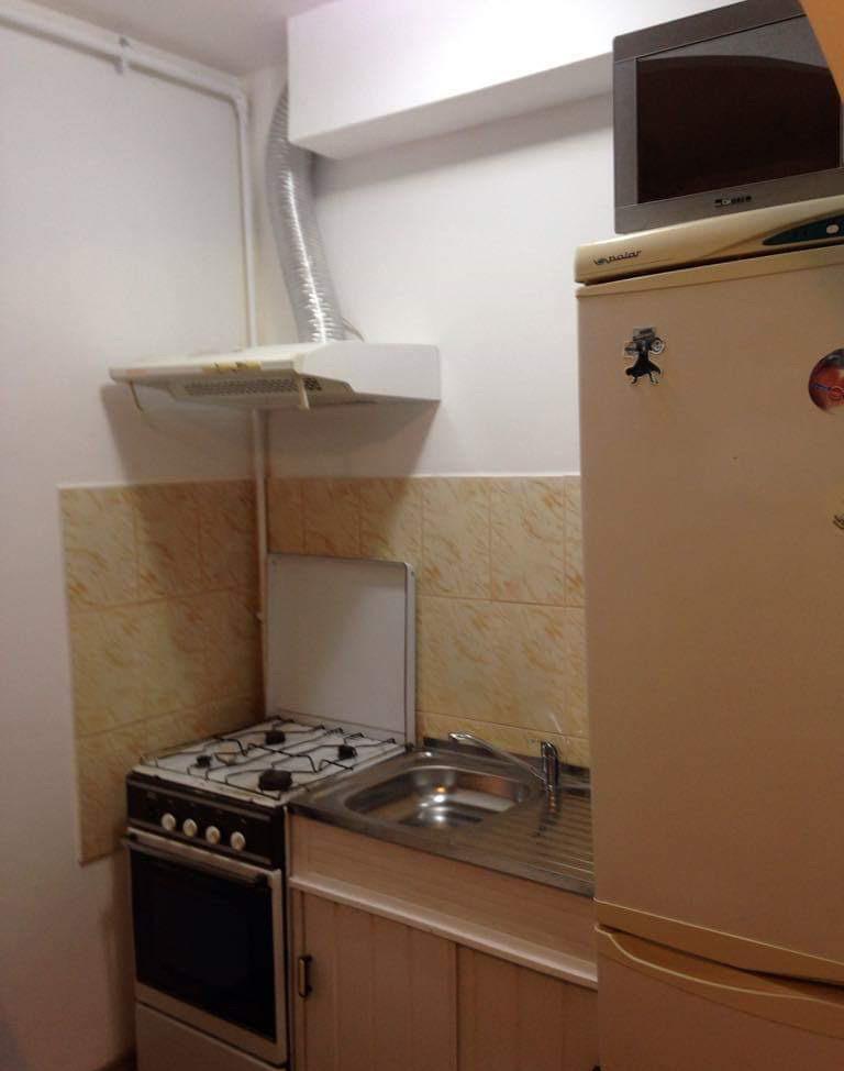 Ofer spre inchiriere garsoniera la casa